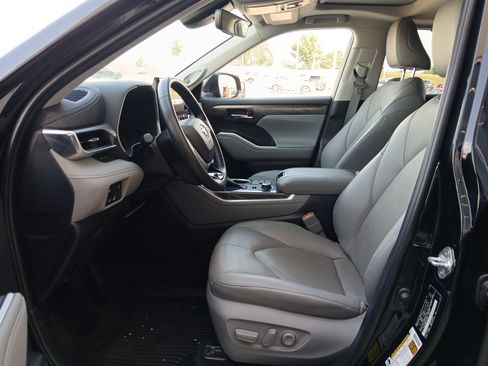 Used 2023 Toyota Highlander Limited AWD/4WD image 8