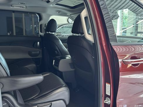 Used 2025 Kia Carnival SX FWD image 30