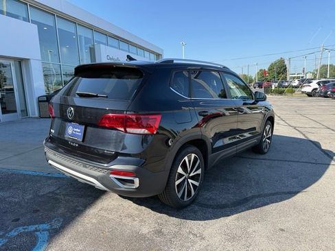 Used 2024 Volkswagen Taos SE FWD image 6