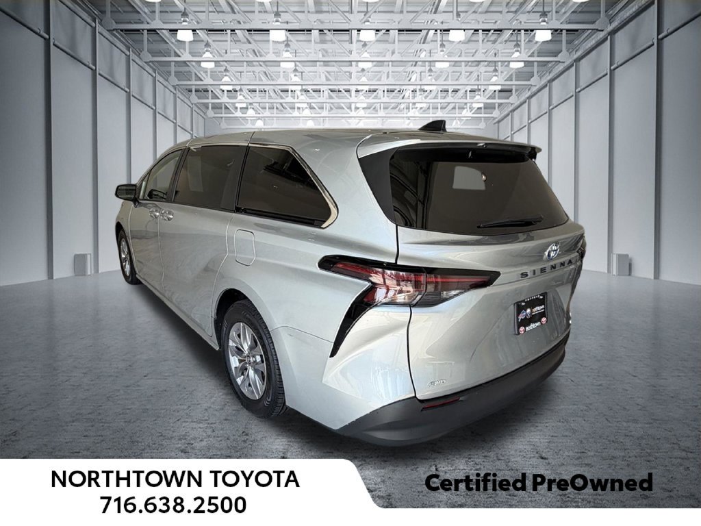 Used 2024 Toyota Sienna LE AWD/4WD image 6
