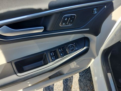 Used 2023 Ford Edge Titanium image 15