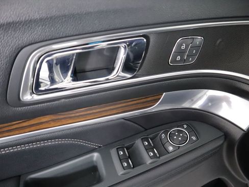 Used 2019 Ford Explorer Limited w/ Class III Trailer Tow Package image 24