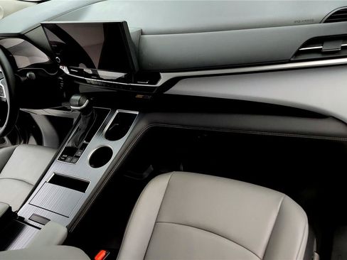 Used 2025 Toyota Sienna XLE w/ XLE Plus Package image 16