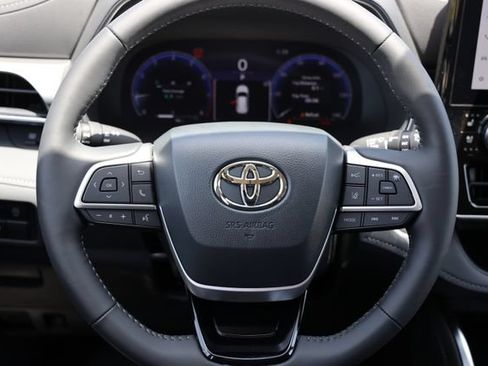 New 2026 Toyota Highlander Platinum AWD/4WD image 32