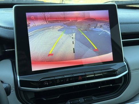 Certified 2022 Jeep Compass Limited image 24