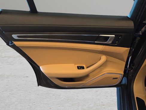 Used 2022 Porsche Panamera 4 image 16