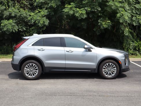 Used 2025 Cadillac XT4 Premium Luxury FWD image 8
