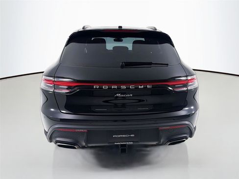 Certified 2023 Porsche Macan image 5