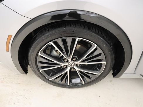 Used 2024 Toyota Prius XLE image 6