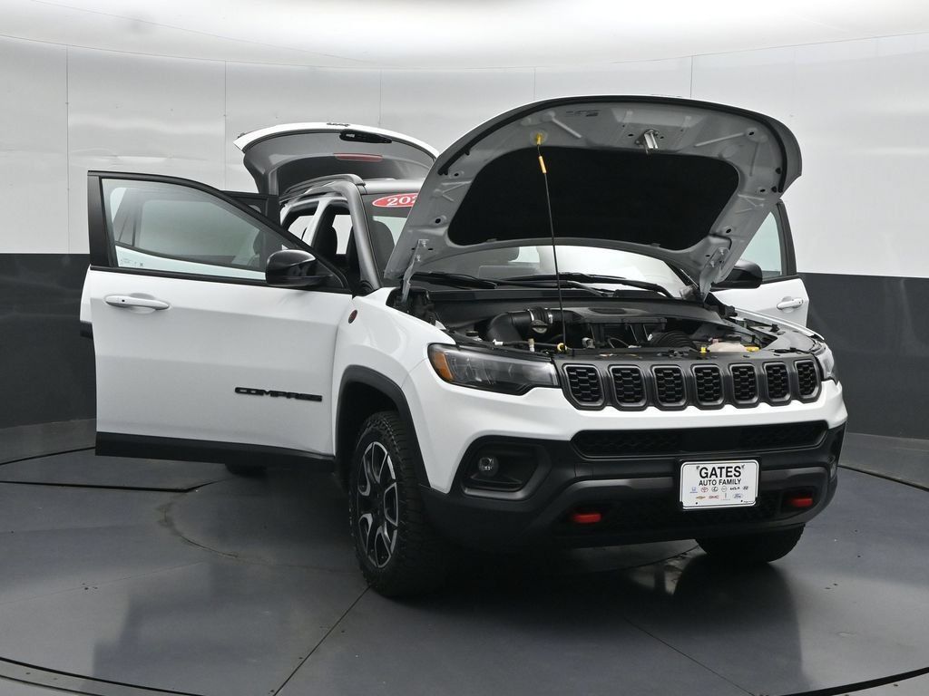 Used 2024 Jeep Compass Trailhawk AWD/4WD image 55