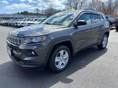 Used 2022 Jeep Compass Latitude w/ Sun and Sound Group AWD/4WD image 6