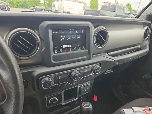 Used 2022 Jeep Wrangler Unlimited Sport AWD/4WD image 19