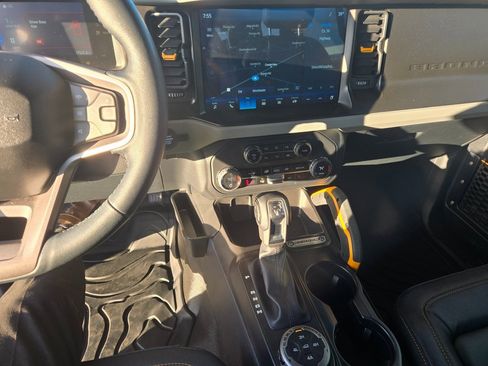 Used 2023 Ford Bronco Badlands image 9