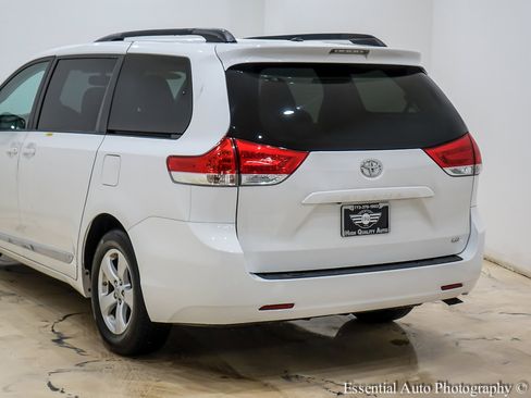 Used 2011 Toyota Sienna LE image 8