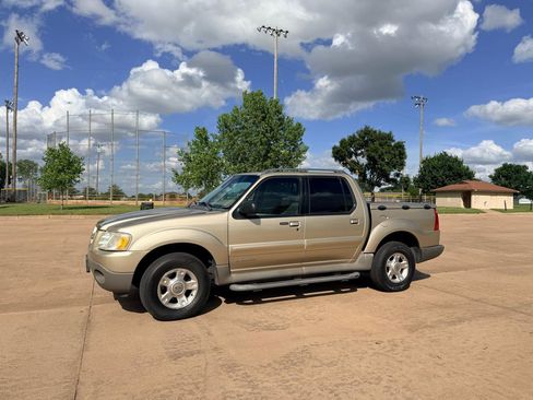 Used 2002 Ford Explorer Sport Trac 2WD image 2