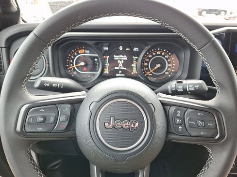Used 2025 Jeep Wrangler Unlimited Rubicon image 18