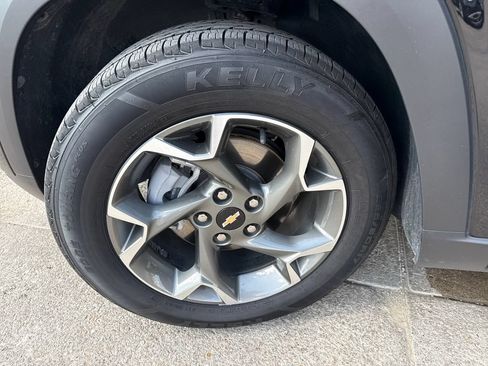 Used 2025 Chevrolet Trax LT w/ LT Convenience Package FWD image 27