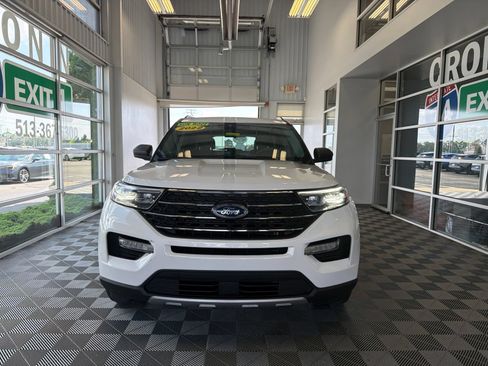 Used 2022 Ford Explorer XLT w/ Equipment Group 202A AWD/4WD image 2