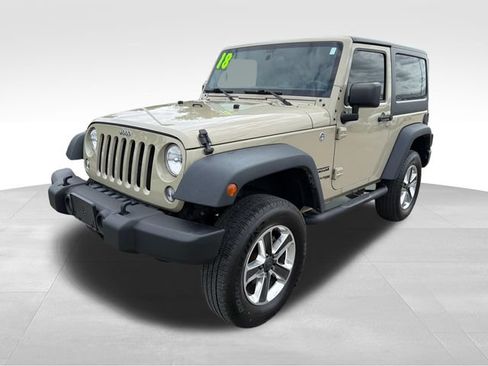 Used 2018 Jeep Wrangler Sport w/ Connectivity Group AWD/4WD image 3