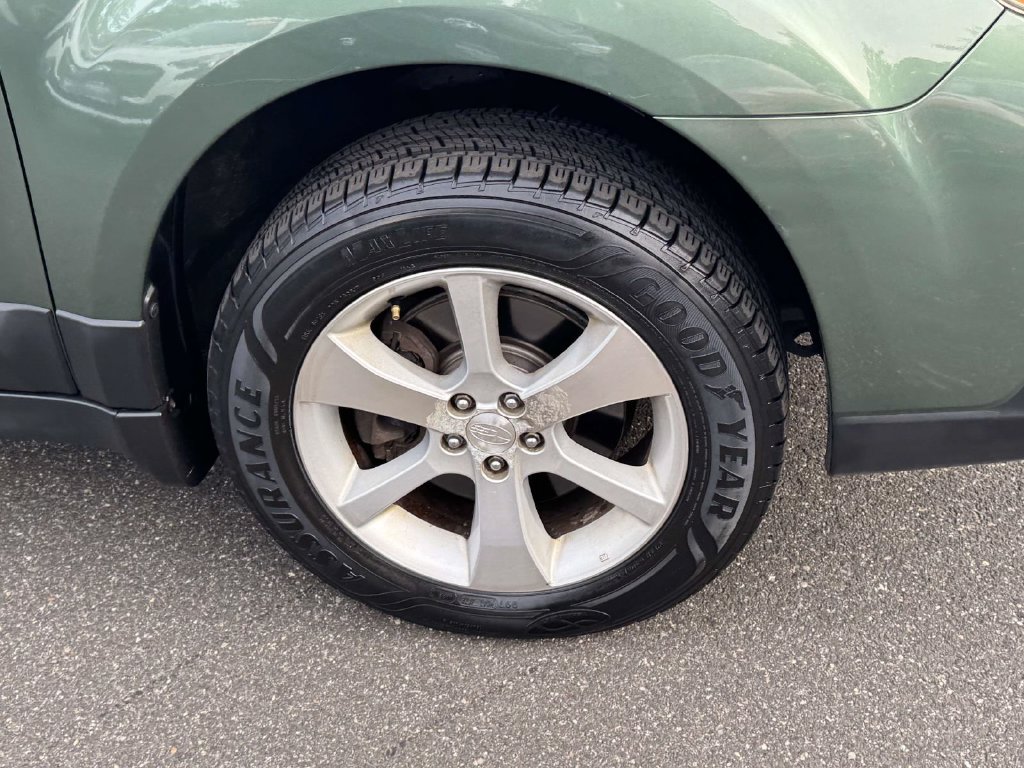 Used 2013 Subaru Outback 3.6R Limited AWD/4WD image 9