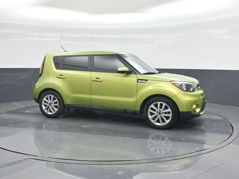 Used 2018 Kia Soul + FWD image 11