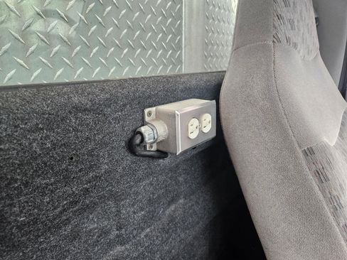 Used 2000 Ford F350 2WD Regular Cab DRW Super Duty image 21