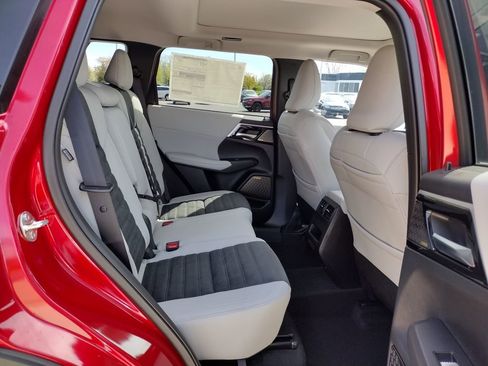 New 2026 Mitsubishi Outlander SE AWD/4WD image 11