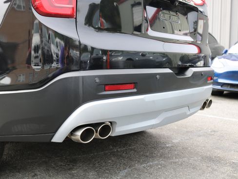 Used 2023 GMC Acadia SLT image 11