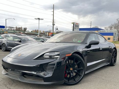 Used 2024 Porsche Taycan GTS image 18