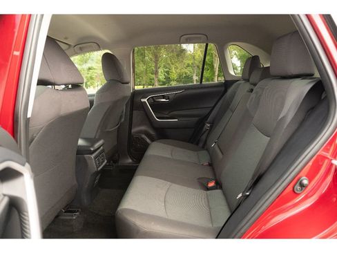Used 2025 Toyota RAV4 XLE AWD/4WD image 11