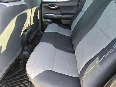 Used 2021 Toyota Tacoma TRD Off-Road w/ Technology Package AWD/4WD image 15
