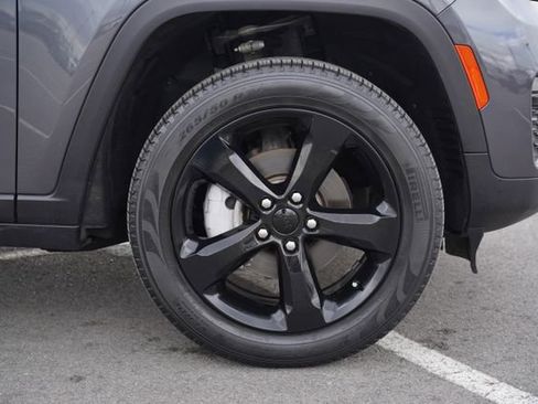 Used 2023 Jeep Grand Cherokee Limited w/ Black Appearance Package image 42