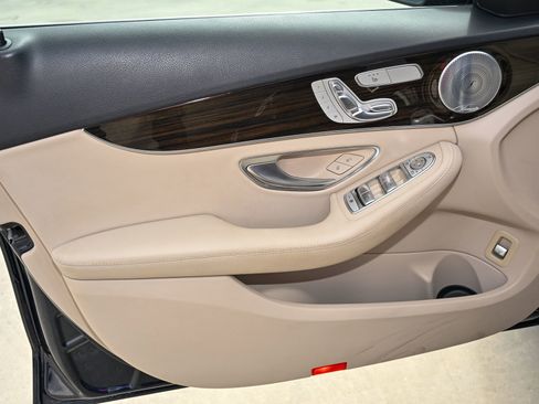 Used 2017 Mercedes-Benz C 300 4MATIC Sedan image 10