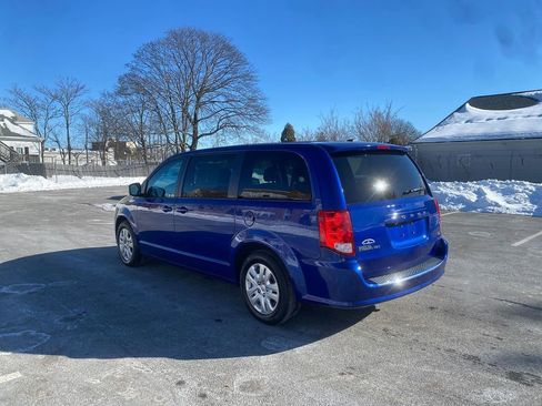 Used 2018 Dodge Grand Caravan SE w/ UConnect Hands-Free Group image 8
