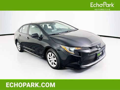 Used 2025 Toyota Corolla LE image 1