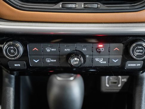 Certified 2025 Jeep Compass Limited AWD/4WD image 25
