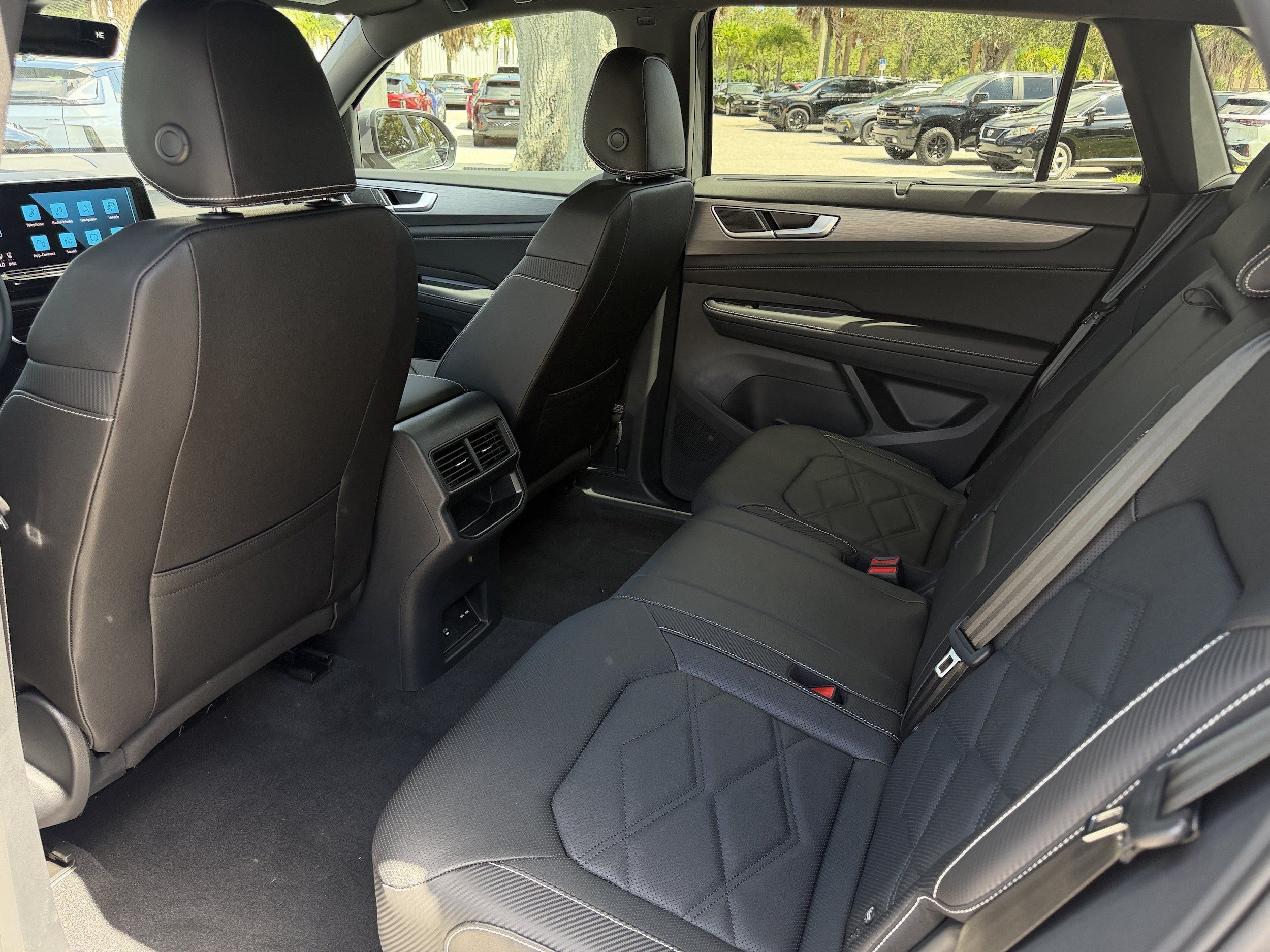 New 2026 Volkswagen Atlas Cross Sport SE FWD image 18