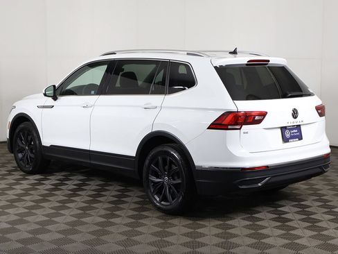 Used 2024 Volkswagen Tiguan SE FWD image 11