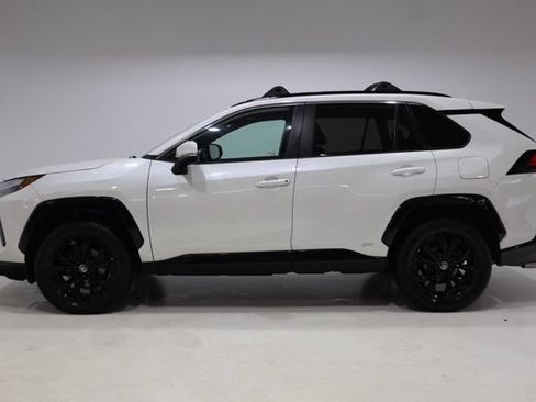 Used 2022 Toyota RAV4 SE w/ Convenience Package AWD/4WD image 4