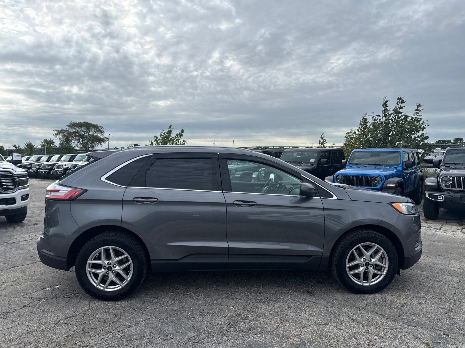 Used 2024 Ford Edge SEL w/ Convenience Package AWD/4WD image 5