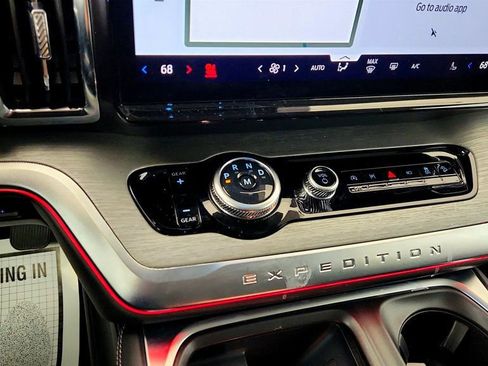 Used 2025 Ford Expedition Max Platinum image 20