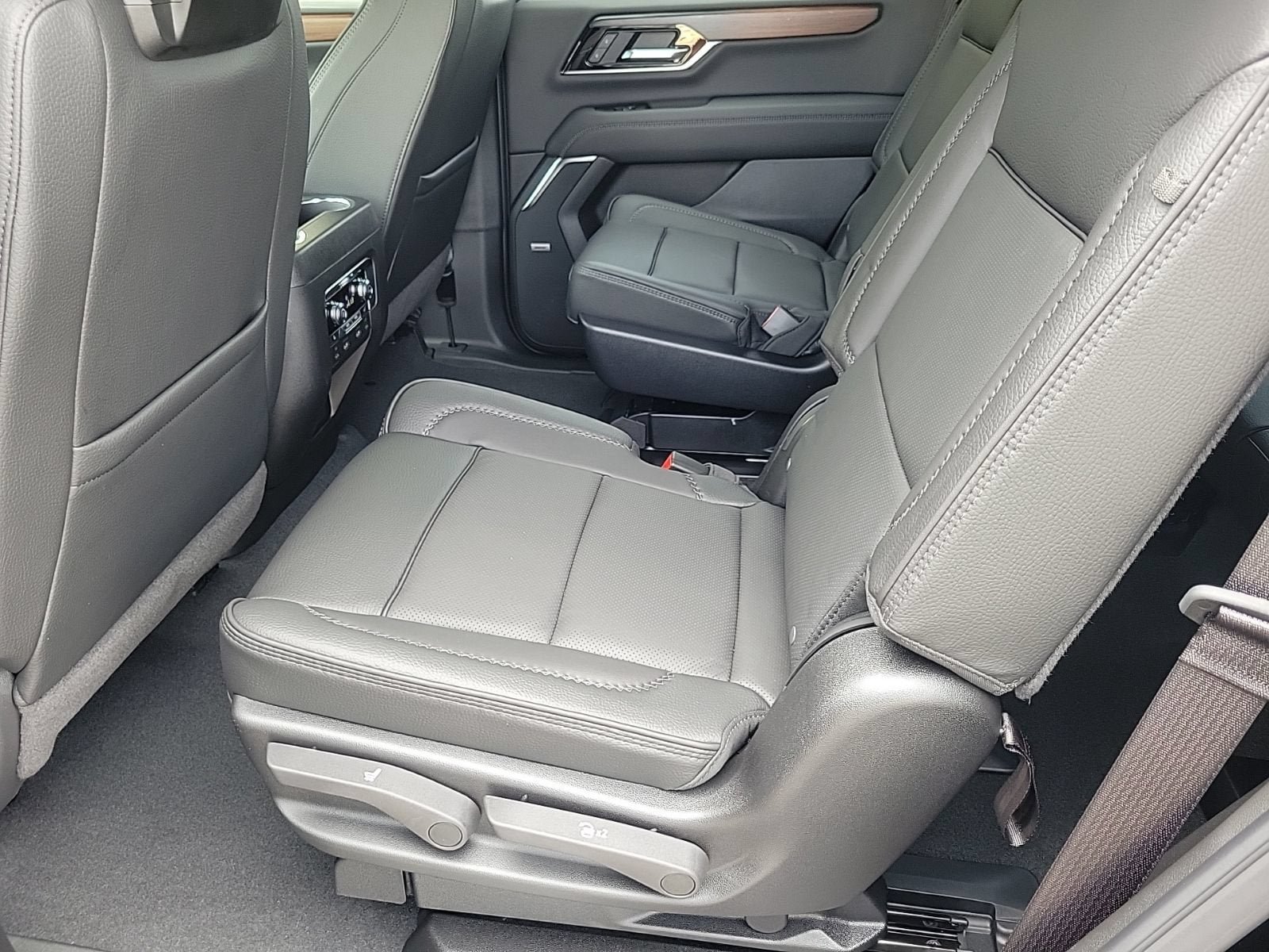 New 2026 GMC Yukon Denali w/ Advanced Technology Package AWD/4WD image 14