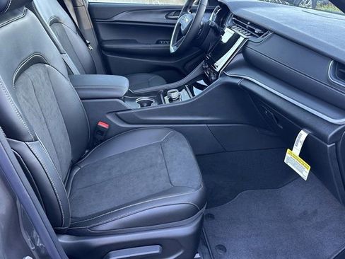 New 2025 Jeep Grand Cherokee L Altitude image 13