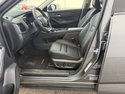 Used 2026 Nissan Rogue SL FWD image 24