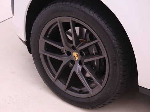 Certified 2023 Porsche Macan Turbo AWD/4WD image 23