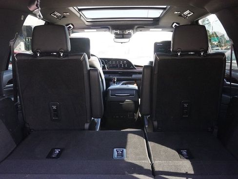 Used 2023 Cadillac Escalade Premium Luxury AWD/4WD image 29