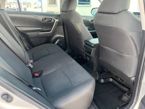 Used 2021 Toyota RAV4 LE AWD/4WD image 10