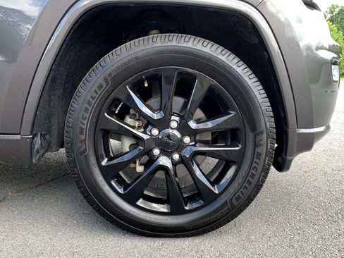 Used 2019 Jeep Grand Cherokee Altitude AWD/4WD image 13