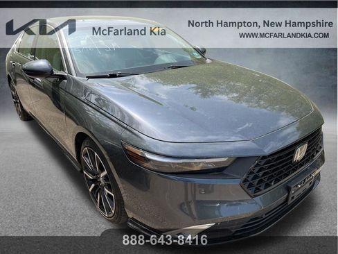 Used 2023 Honda Accord Touring image 2