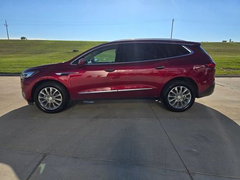 Used 2020 Buick Enclave Essence w/ Sound and Sites Package AWD/4WD image 6